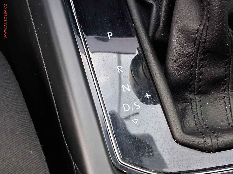 Volkswagen Touran (2019) 2.0 TDi, 2.maj,ČR, DSG, LED - fotka 14 z 16