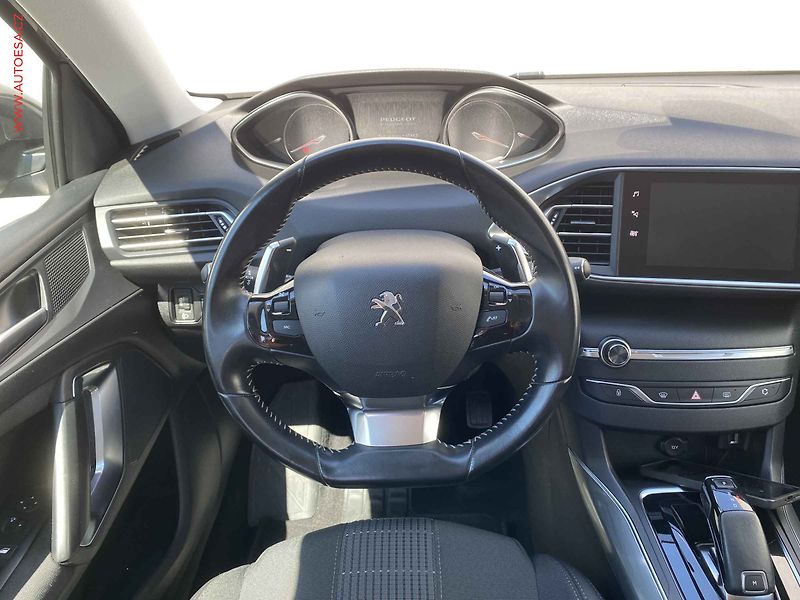 Peugeot 308 (2018) 1.2 PT, Allure, AT, navi, TZ - fotka 11 z 18