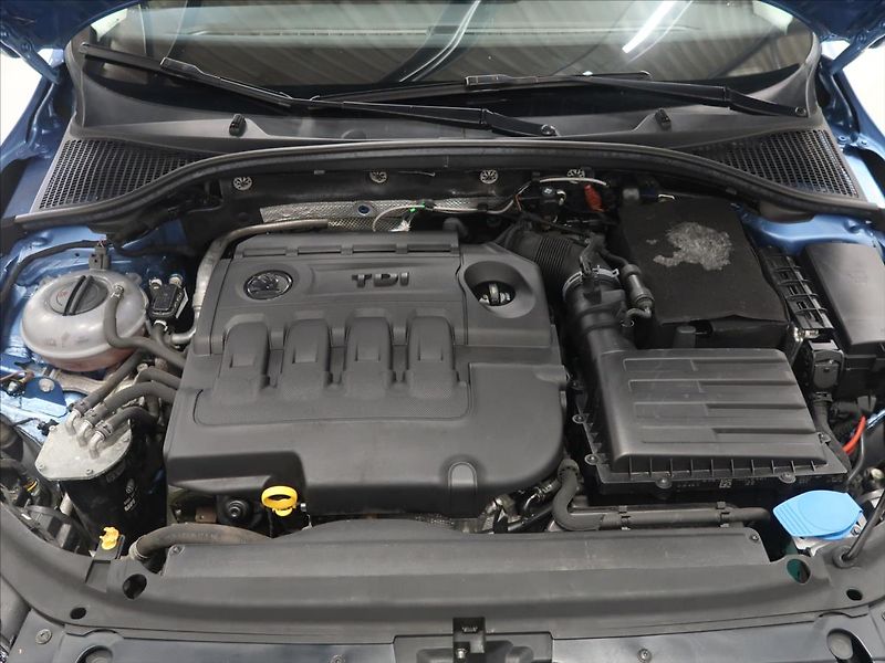 Škoda Octavia 2,0 TDI 135KW DSG SCOUT TOP! - fotka 9 z 39