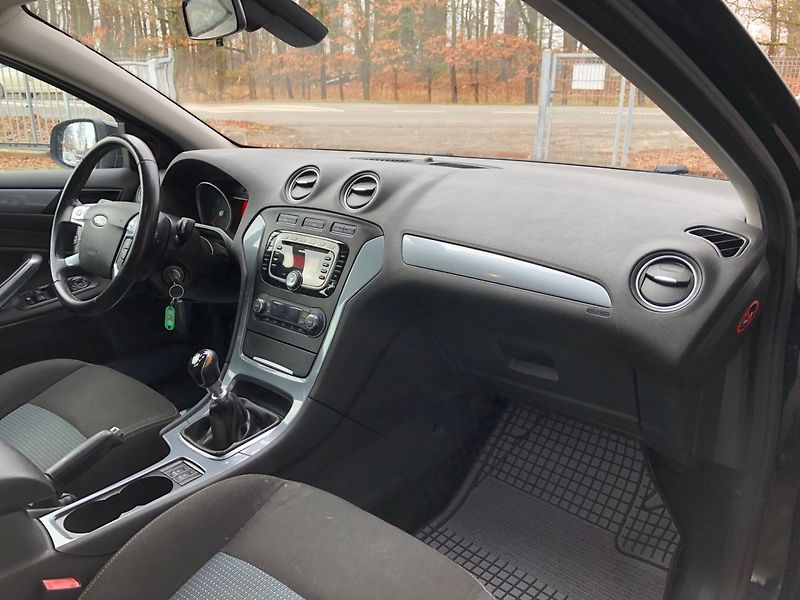 Ford Mondeo (2011) 1.6 TDCi - fotka 16 z 32