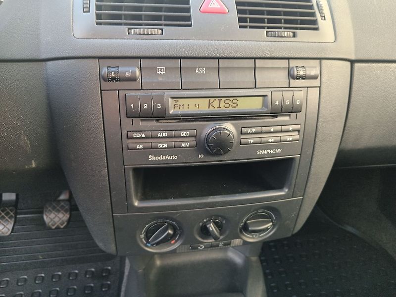 Škoda Fabia 1.4 16V Comfort - fotka 13 z 20