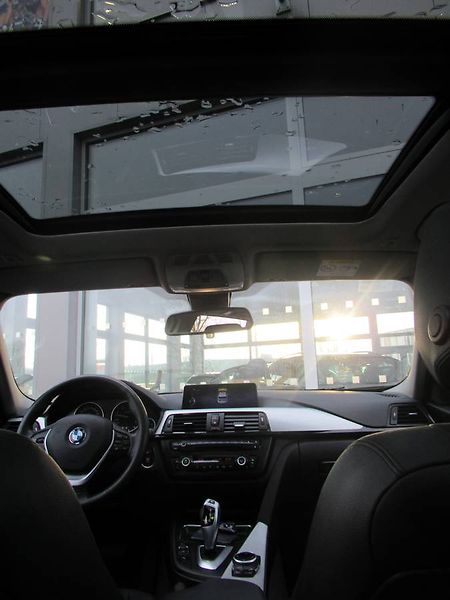 BMW Řada 3 (2013) 330d 190KW xDrive! - fotka 19 z 26