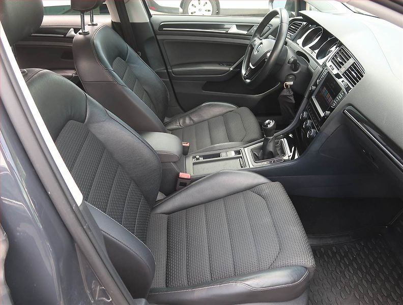 Volkswagen Golf (2014) 2.0 TDI, Serv.kniha, Navi - fotka 9 z 18