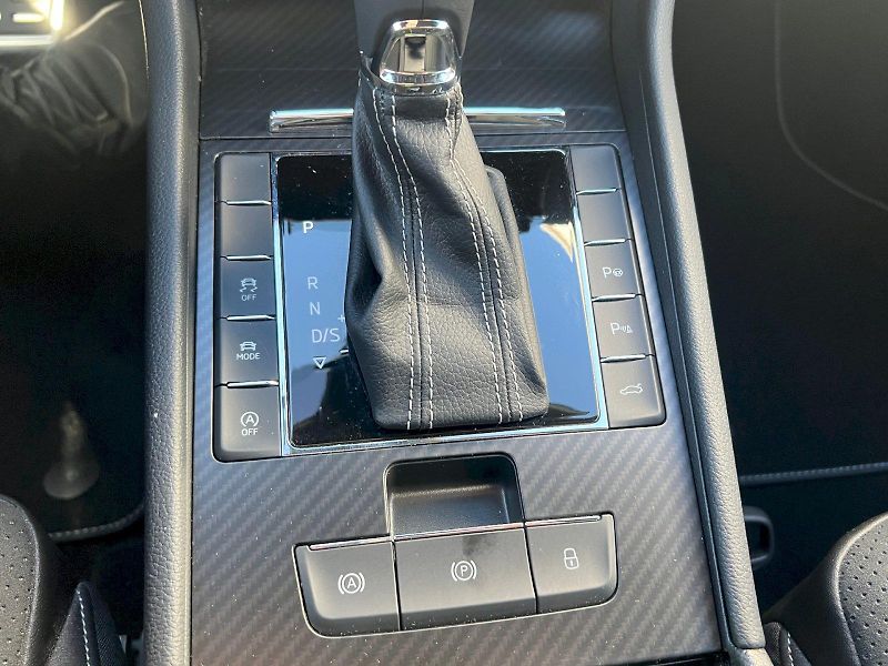 Škoda Superb (2024) kombi SportLine 2.0 TDI 147 kW - fotka 31 z 40