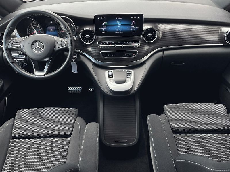 Mercedes-Benz Třídy V (2023) 300D L Exclusive AMG 4Matic 7m - fotka 11 z 24