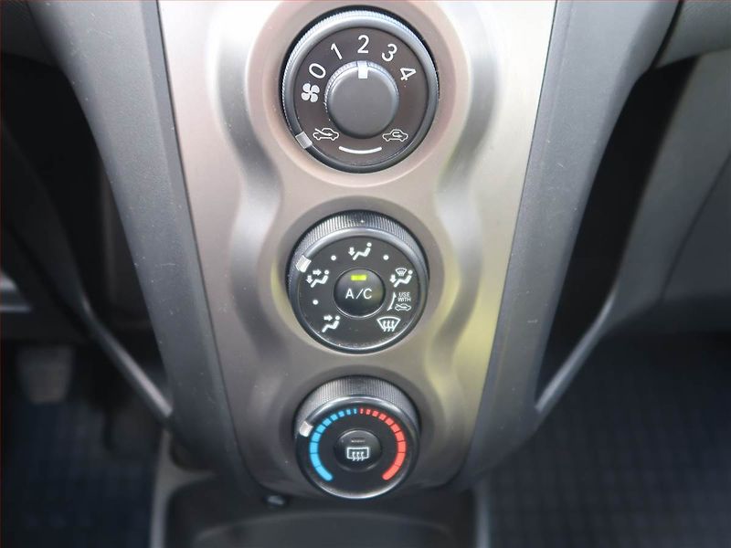 Toyota Yaris (2009) 1.33 Dual VVT-i - fotka 15 z 16