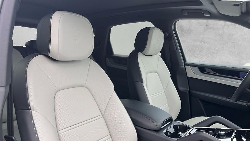 Porsche Cayenne (2025) E-Hybrid - fotka 17 z 30