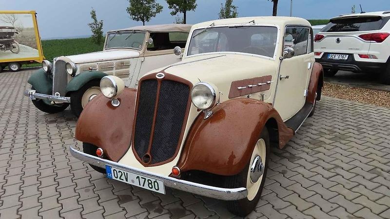 Pálavský Oldtimer přilákal na Břeclavsko desítky elegantnch veteránů.