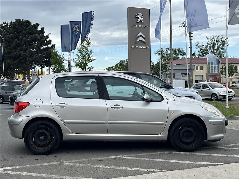 Peugeot 307 1,4 i 16v - fotka 4 z 18
