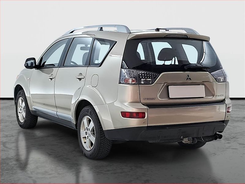 Mitsubishi Outlander (2009) 2.2 DI-D, 4X4, 7 míst, Tažné - fotka 4 z 15