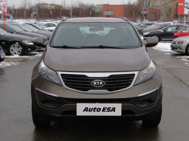 Kia Sportage (2010) 2.0 CRDi 4x4, ČR, AC, park - fotka 2 z 14