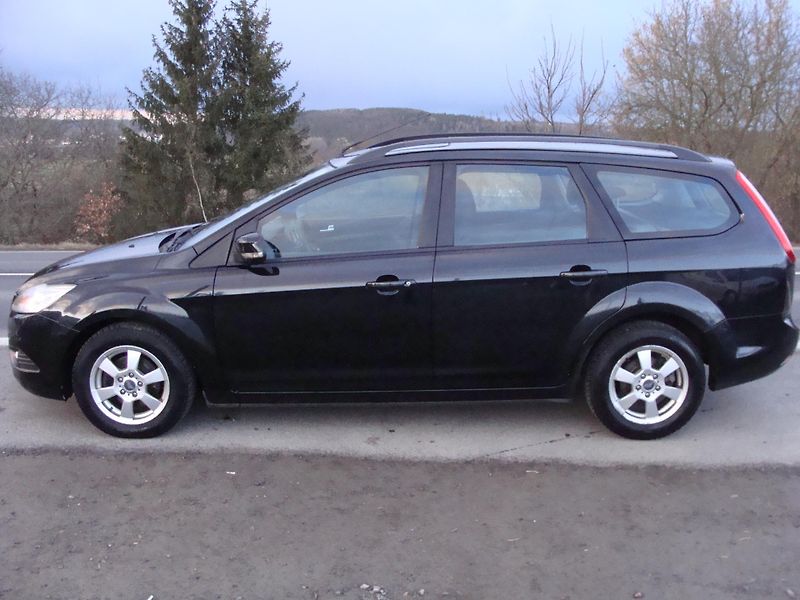 Ford Focus 1.6i - fotka 3 z 25