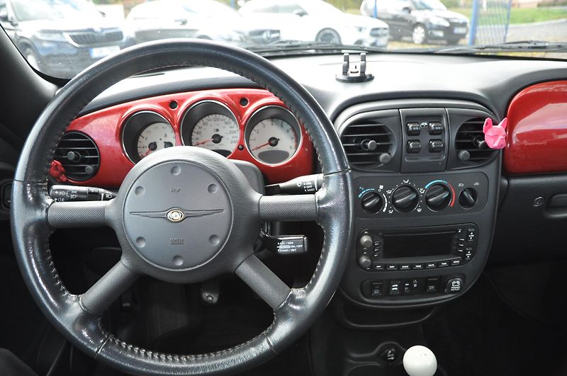 Chrysler PT Cruiser 2.4i 105kW Cabrio - fotka 9 z 17