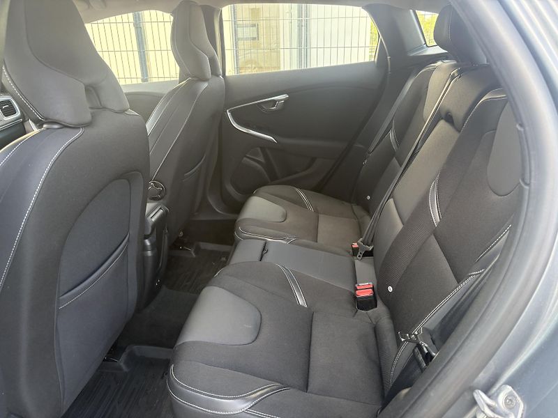 Volvo V40 (2015) D2 MOMENTUM 2.0l TDi - Servis - fotka 16 z 20