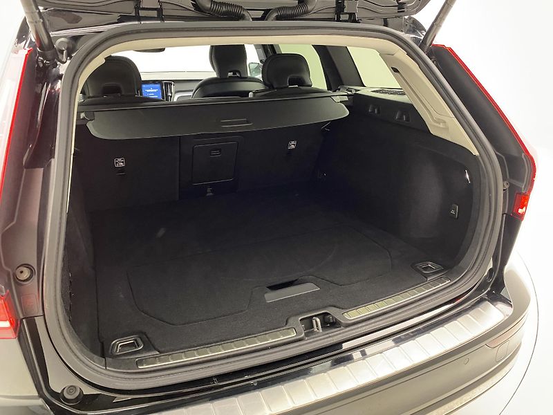 Volvo V60 T6 AWD RECHARGE CORE REZERVACE - fotka 6 z 45