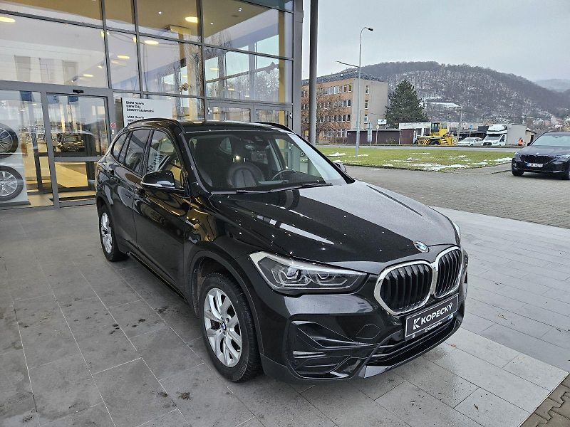 BMW X1 (2021) sDrive18i - fotka 8 z 12