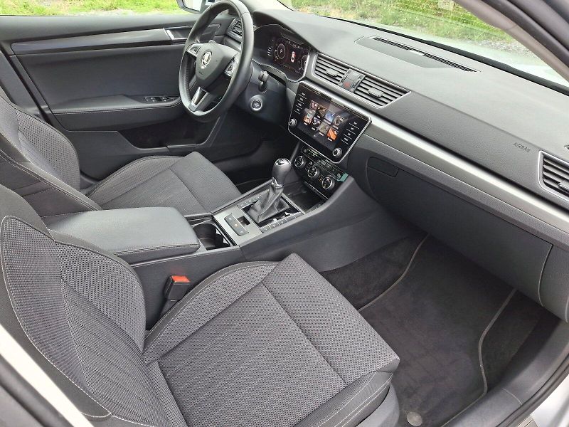 Škoda Superb (2019) Style Extra DSG 2,0TDi 140kW - fotka 14 z 35