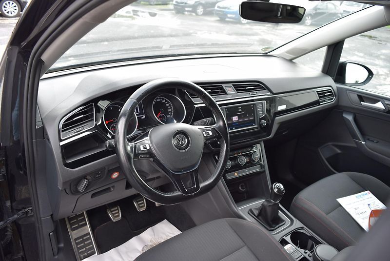 Volkswagen Touran (2017) 2.0TDI 110kw 7MÍST TAŽNÉ NAVI - fotka 24 z 50