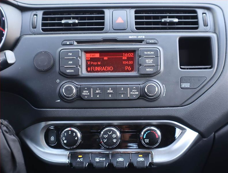 Kia Rio (2013) 1.4 CVVT, Serv.kniha, Tempomat - fotka 11 z 15