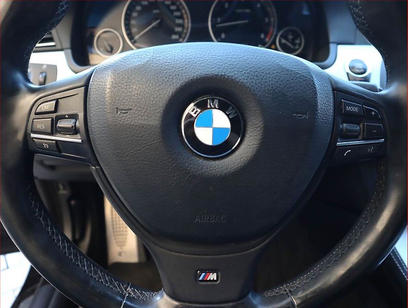 BMW Řada 5 (2013) M Sport 530d xDrive, 4X4 - fotka 20 z 20