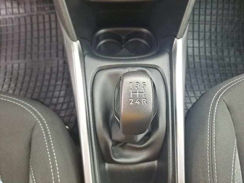 Peugeot 2008 (2017) 1.2  1. MAJITEL ČR PĚKNÝ STAV - fotka 28 z 31