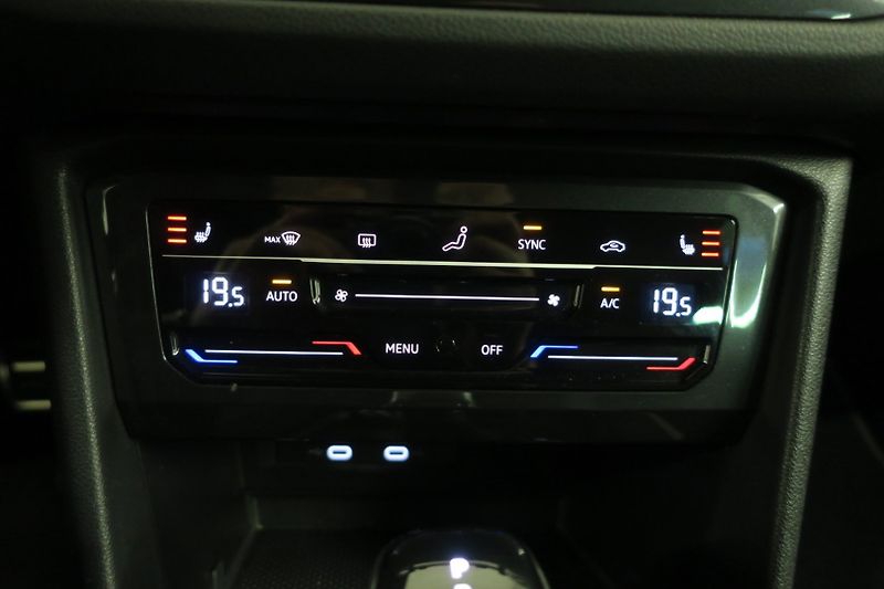Volkswagen Tiguan (2022) R-line 2,0TDI 147 KW 4M DSG - fotka 34 z 49