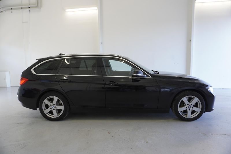 BMW Řada 3 3,0 XDRIVE AUT. - fotka 4 z 28
