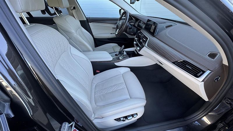 BMW Řada 5 540xi LuxuryLine ČR 1.majitel - fotka 12 z 20