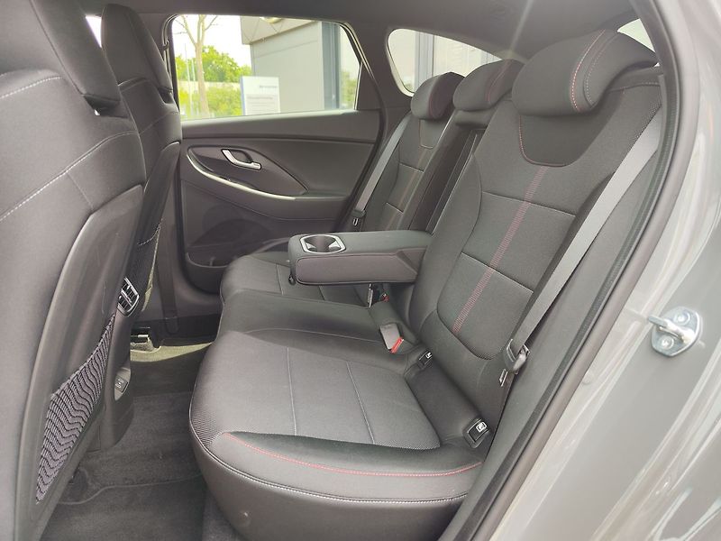 Hyundai i30 1.5 T-GDi/103kW N-Line DCT - fotka 12 z 32