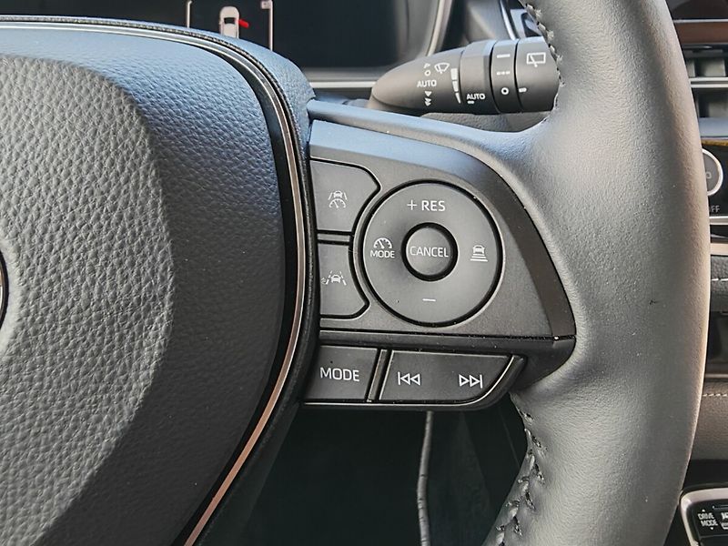 Toyota Corolla 1.8 Hybrid e-CVT Touring Sport - fotka 27 z 40
