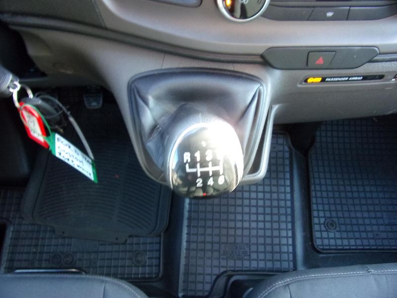 Ford Transit Custom 2.0 TDCi KLIMA ZÁRUKA 6 míst - fotka 21 z 35