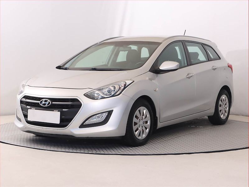 Hyundai i30 (2016) Comfort 1.6 CRDi, Serv.kniha - fotka 2 z 16