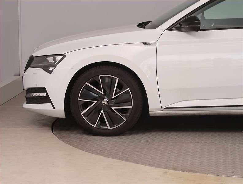 Škoda Superb (2022) Sportline 1.5 TSI - fotka 15 z 18