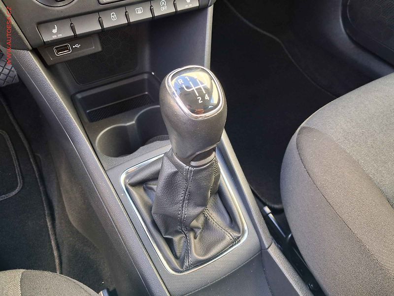Škoda Rapid (2018) 1.0 TSi, AC, výhřev sed - fotka 16 z 17