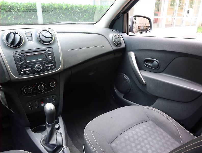 Dacia Sandero (2014) 1.2 16V, ČR,1.maj - fotka 8 z 15