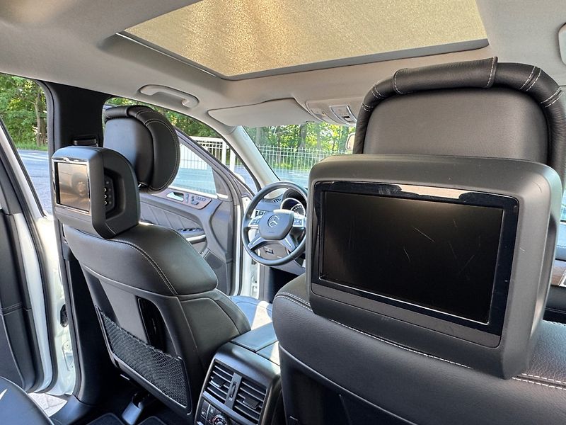 Mercedes-Benz GL (2014) 500 4MATIC - fotka 29 z 42