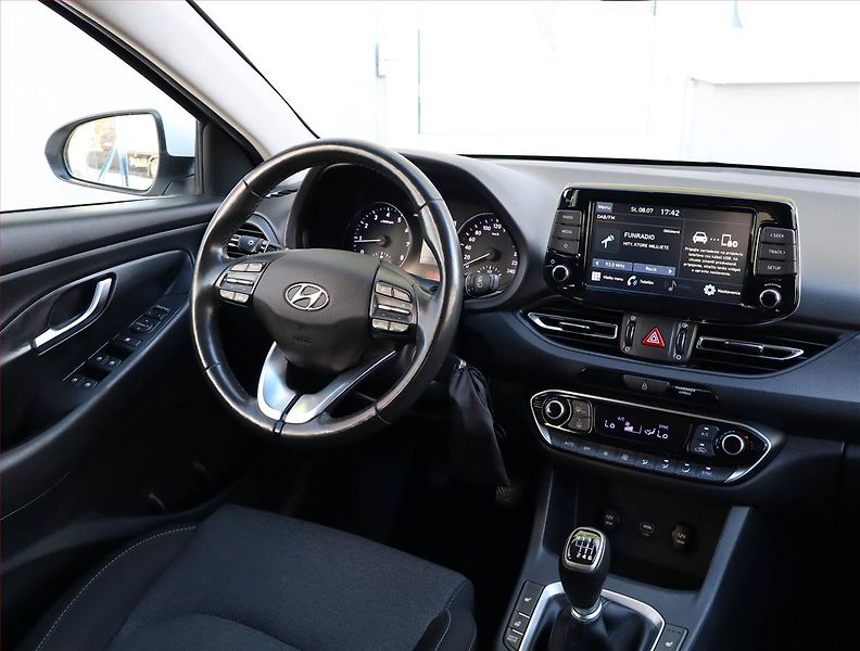 Hyundai i30 (2021) Family Comfort 1.5 T-GDI MHEV - fotka 7 z 17