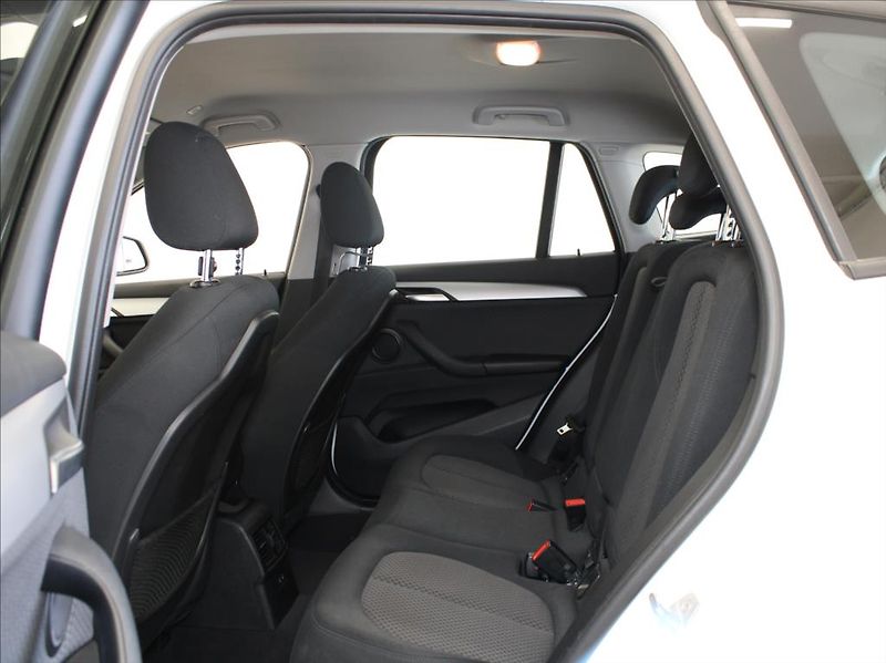 BMW X1 2,0 18d xDrive 115tkm.2.maj.ČR - fotka 7 z 24