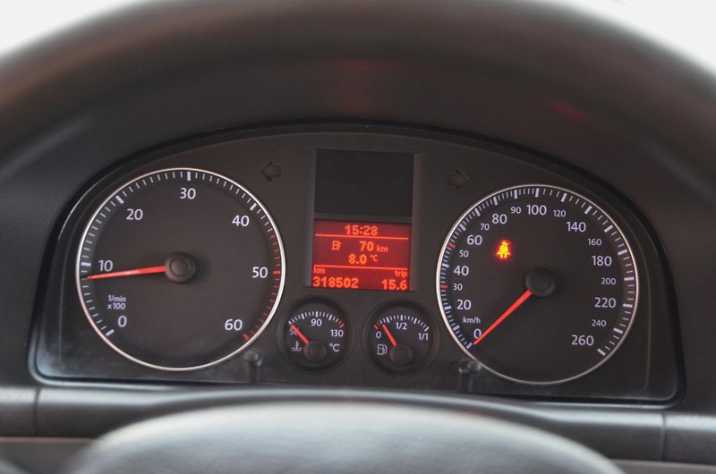 Volkswagen Touran (2005) 2.0 TDi 103kW / 2x sada kol - fotka 21 z 26