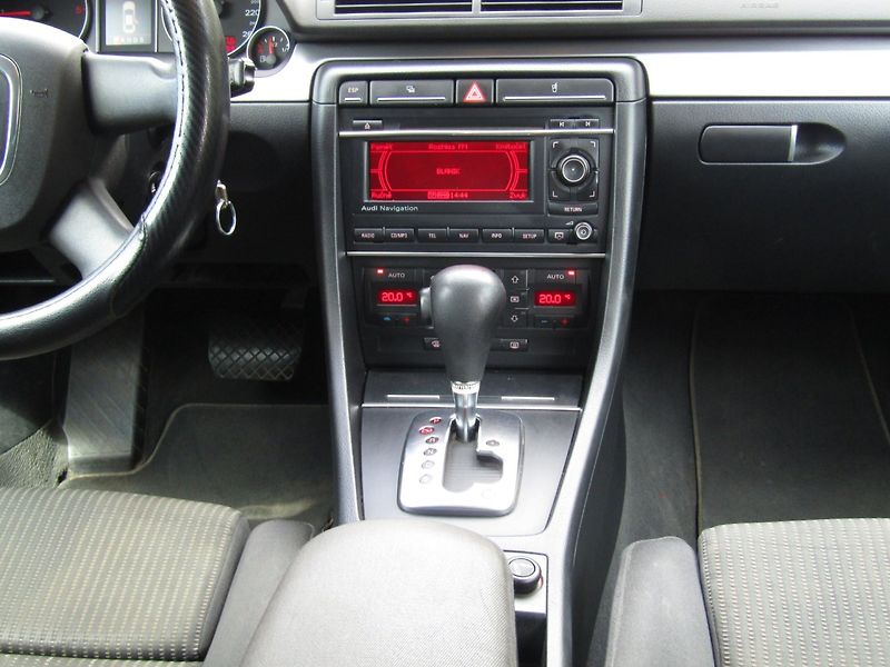Audi A4 (2006) Avant 2.0 TDI 103kW AUTOMAT - fotka 15 z 33