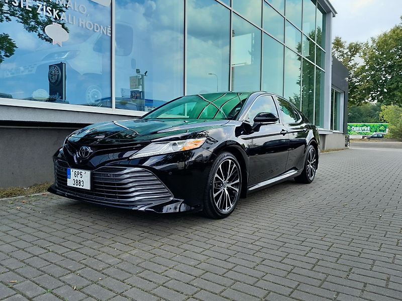 Toyota Camry (2020) XLE 3,6V6 1.maj. ČR  - fotka 2 z 41