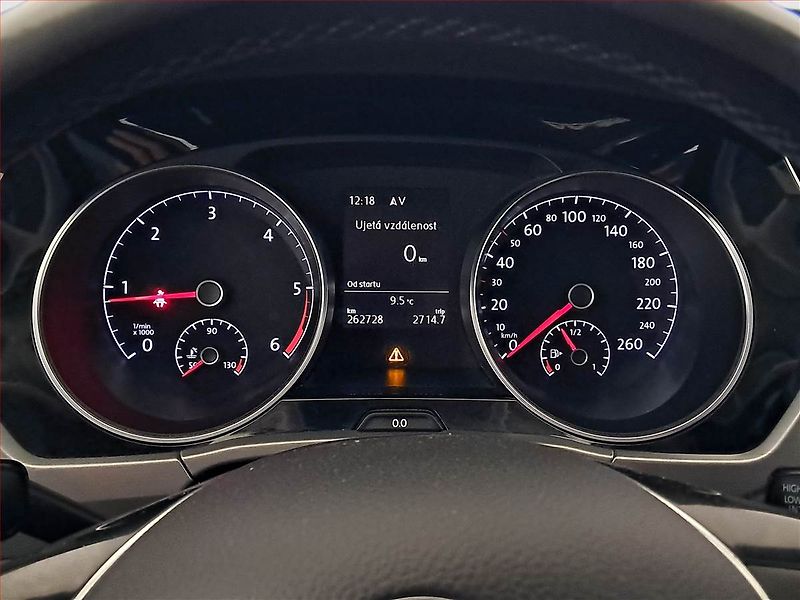 Volkswagen Touran (2015) 2.0 TDI, Navi, Park. senzory - fotka 10 z 15