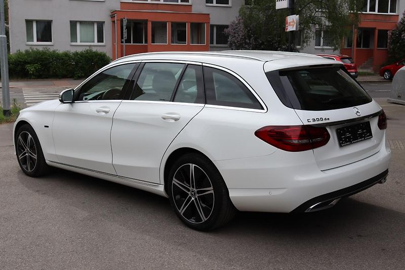 Mercedes-Benz Třídy C 300de PLUG-IN HYB KOMBI 225kW - fotka 14 z 48