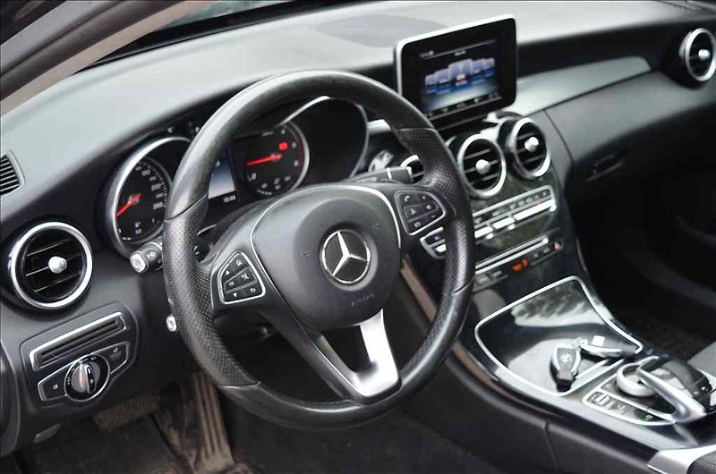 Mercedes-Benz Třídy C (2016) 250 COMBI  4MATIC AT - fotka 15 z 23