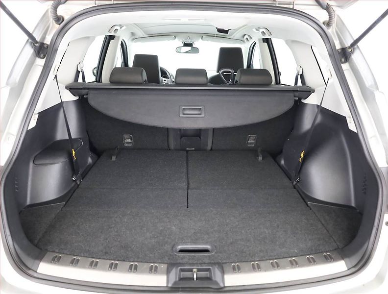 Nissan Qashqai (2009) 2.0 dCi, 7 míst, ČR,1.maj - fotka 16 z 17