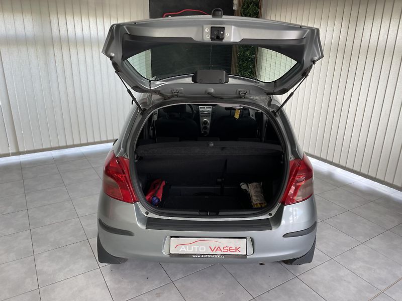 Toyota Yaris 1.0 i ČR 1.MAJ. AC  REZERVACE - fotka 22 z 22