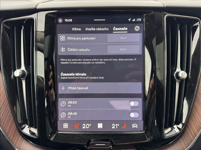 Volvo XC60 2,0 T8 AWD Recharge Plus Dark - fotka 41 z 50