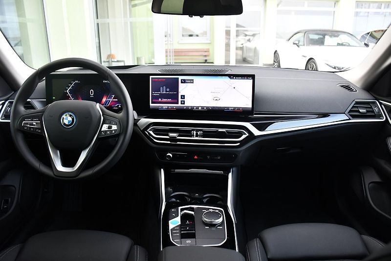 BMW i4 eDrive35 3L-ZÁRUKA  9tis.KM 1M - fotka 5 z 42