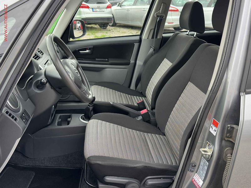 Suzuki SX4 (2012) 1.6 VVTi 4x4, 1.maj,ČR, AC - fotka 9 z 19