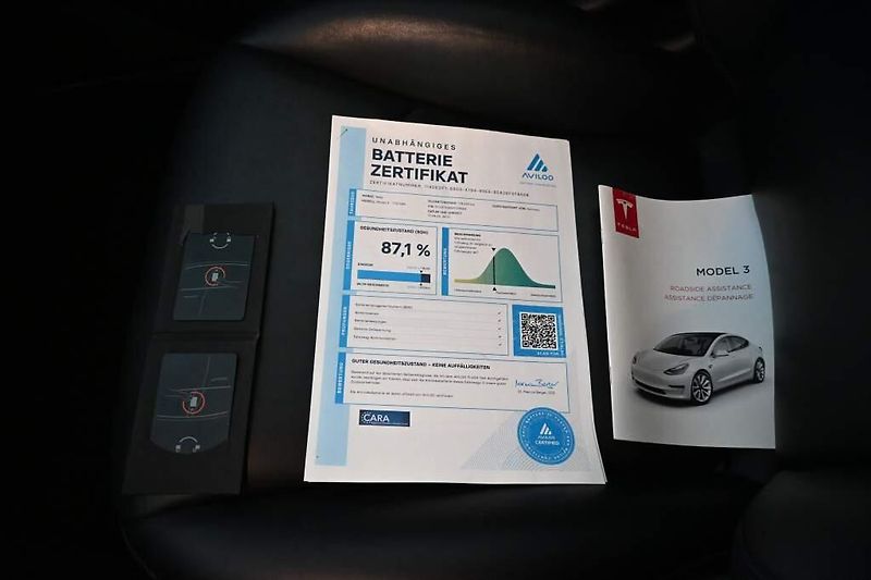 Tesla Model 3 (2019) AWD DUALMOTOR 350 KW LED Kamer - fotka 34 z 36